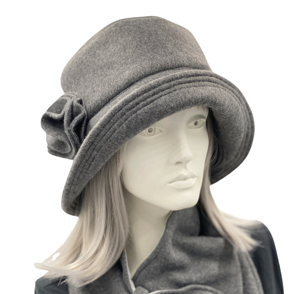 Eleanor cloche hat with equidistant brim handmade in gray fleece and modeled on a mannequin 